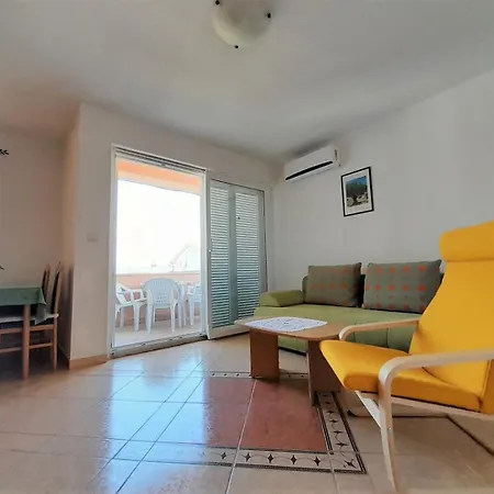 Daire Tihana With A Partial Sea View Krk Town