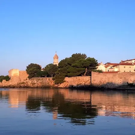 Daire Tihana With A Partial Sea View