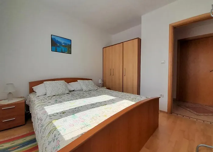 Tihana With A Partial Sea View Daire Krk Town