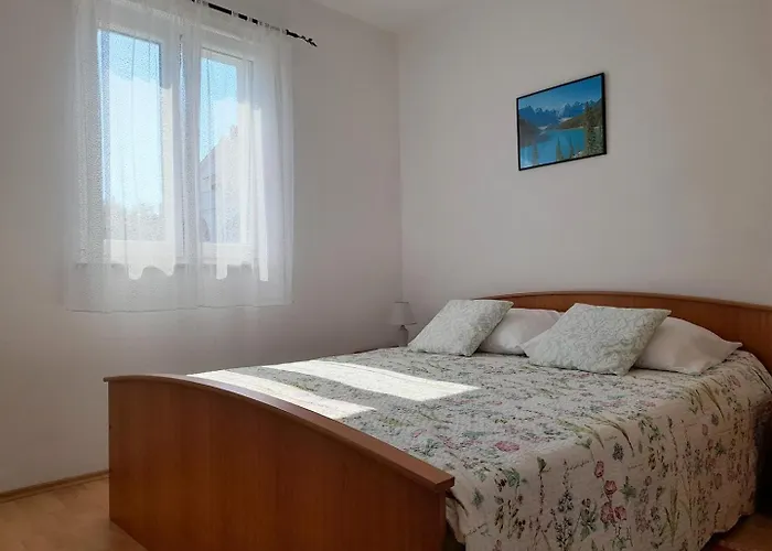 Daire Tihana With A Partial Sea View Krk Town