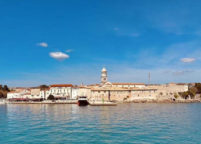 Daire Tihana With A Partial Sea View